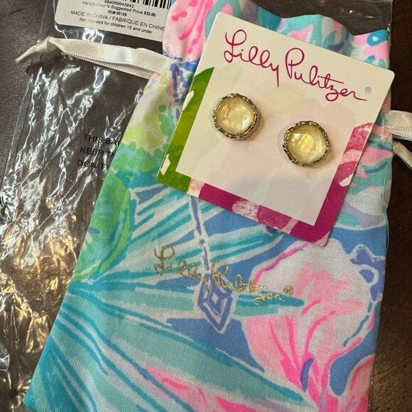 NWT Lilly Pulitzer Stud Earrings -Resort White - Picture 6 of 6